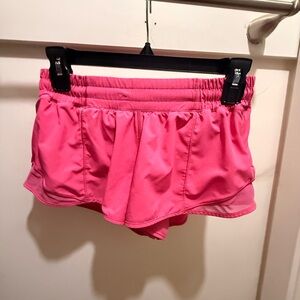 Lululemon Low Rise Lined Hotty Hot Sonic Pink Size 6 Women's 2.5” Shorts